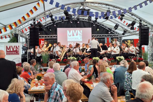 Die Musikvereinigung Neckarhausen feierte ihr 100-Jähriges mit erstklassiger Musik der SRH-Bigband und des Polizeimusikkorps Mannheim Edingen-Neckarhausen.